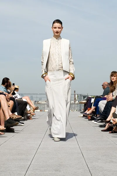 Look 12
